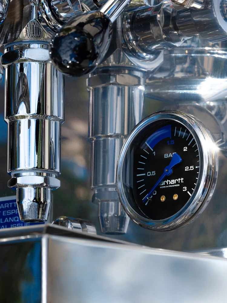 Close-up of the blue gauge and polished steel on the 2023 Carhartt WIP machine